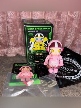 POP MART MEGA SPACE MOLLY 100%
